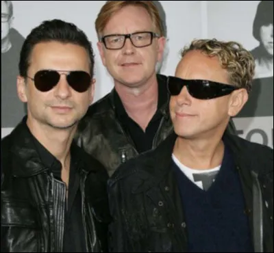 Dans quel album figure la chanson "Little 15" ?