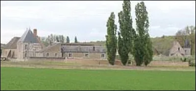 Nous terminons notre balade devant l'ancien château de Mémillon, à Saint-Maur-sur-le-Loir. Commune du Centre-Val-de-Loire, elle se situe dans le département ...