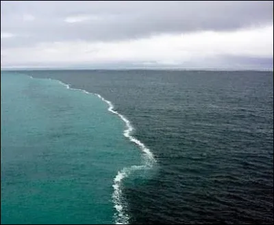 Quel État a une côte sur l'océan Atlantique ?