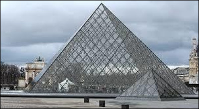 Qui n'a aucune toile exposée au musée du Louvre ?