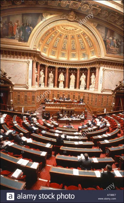Combien d'élus siègent au Sénat depuis octobre 2011 ?