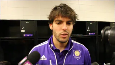 Le canard des régions arctiques dont le mâle se distingue par une longue queue effilée a pour nom...