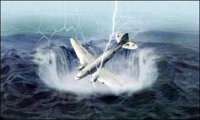 Qui a été le premier à traverser l'Atlantique entre New York et Paris, sans escale et en solitaire ?