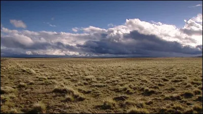 Qui est ''Ailleurs Land'' dans le titre d'une de ses chansons ?