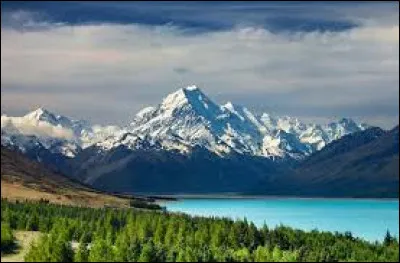Quelle est l'altitude de l'Aoraki/mont Cook, point culminant de la Nouvelle-Zélande ?