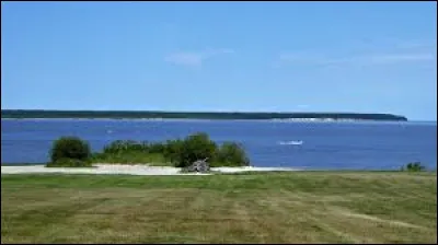 Dans quel pays se situe le lac Manitoba ?