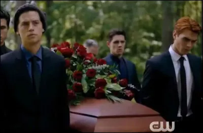 Dans le d&eacute;but de la saison, &agrave; qui ont-ils rendu hommage ?