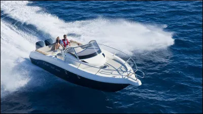 Qui chantait "Quand un bateau passe" ?