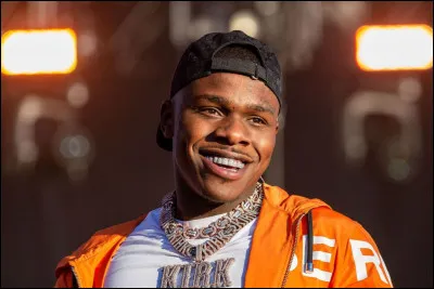 Retrouvez ce rappeur.