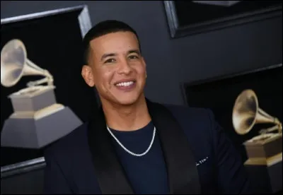 Trouvez ce chanteur de reggaeton.