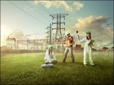 Quelle formation est, au minimum, requise pour devenir un professionnel de la santé-sécurité au travail ?