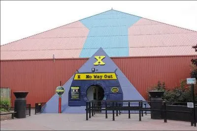 Qu'y a-t-il  l'intrieur de cette pyramide ?