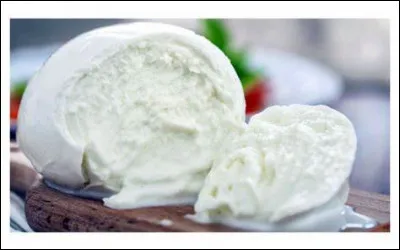 Quel est ce fromage italien à base de lait de vache ou de bufflonne ?