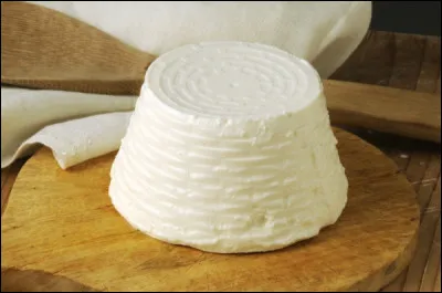 Quel est ce fromage italien à pâte fraîche à base de lait de vache, de brebis ou de bufflonne ?