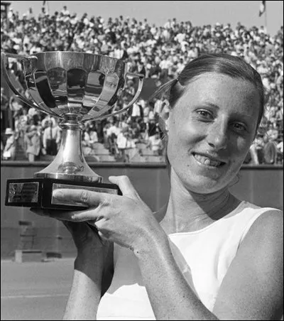 Cette joueuse de tennis, qui a remporté le tournoi de Roland Garros en 1967, c'est ... Durr.