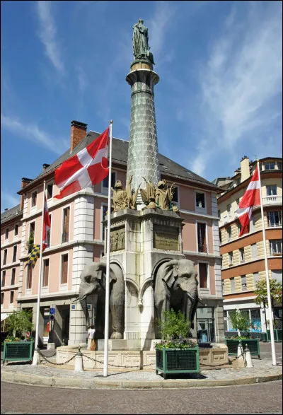 Ville des Alpes, capitale historique de la Savoie :