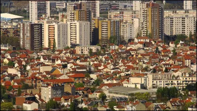 Ville de 80 000 habitants dans le département des Hauts-de-Seine, proche du quartier de la Défense :