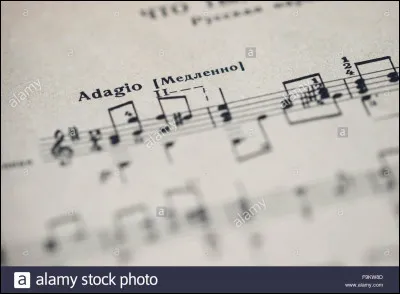 Que signifie "adagio" pour un morceau ?