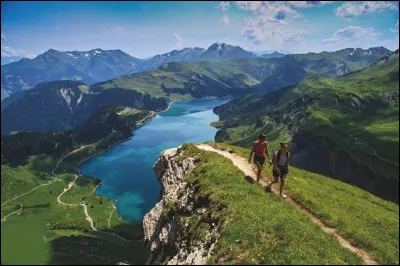 Comment s'appelle l'hymne de la Savoie ?