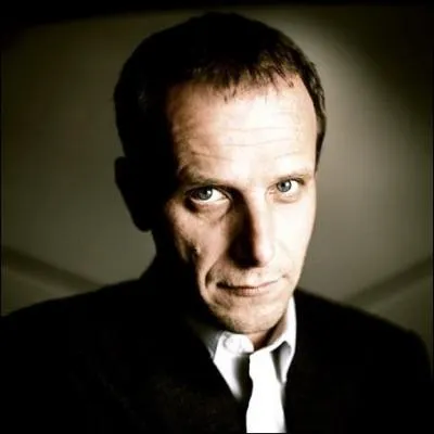 Charles Berling est un acteur charismatique. Au cinma, il alterne les films populaires et les films d'auteurs. Dans lequel de ces films n'a-t-il jamais jou ?