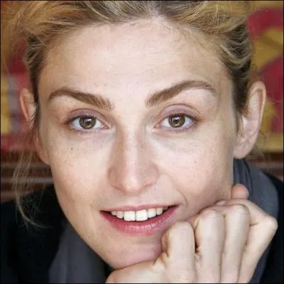 Loue pour son naturel, Julie Gayet se plat  changer d'allure et de registre de film en film. Dans lequel de ces films n'a-t-elle jamais jou ?