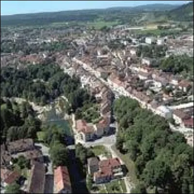 Ville de 8000 habitants du département du Jura, située sur la rive droite de l'Ain :