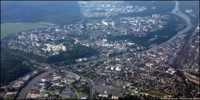 Ville de la vallée de l'Oise, au nord de la région parisienne, au centre d'une unité urbaine de 120 000 habitants :