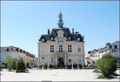 Petite ville de 6000 habitants du département de l'Allier, ancien grand centre minier :
