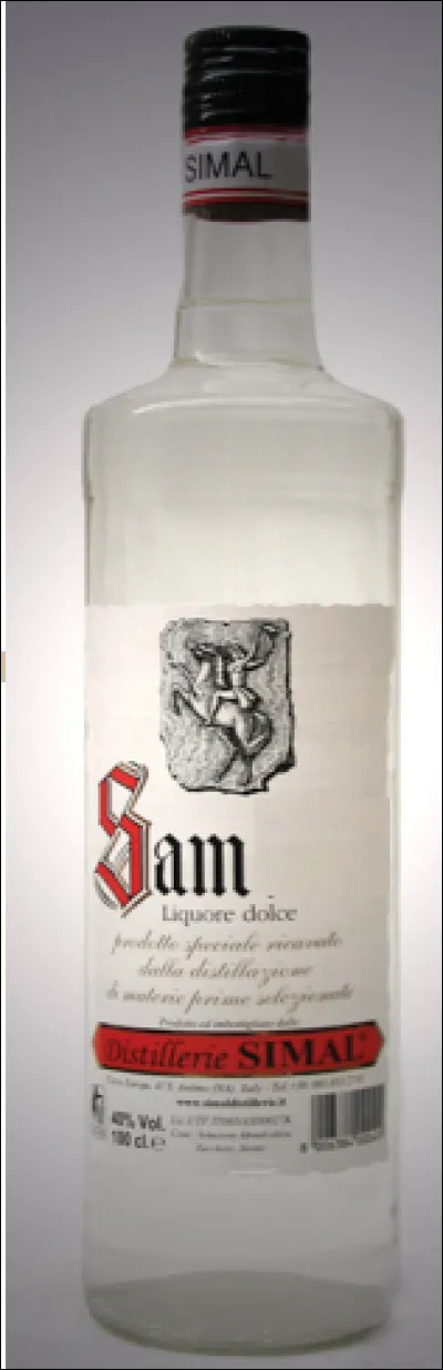 Quelle est cette liqueur italienne, douce et forte à base d'anis étoilé, titrant 40° d'alcool ?