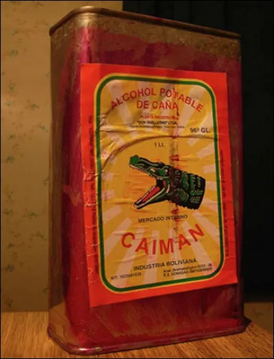 Quelle est cette boisson bolivienne fabriquée à partir de la canne à sucre, titrant entre 93° et 96° d'alcool ?