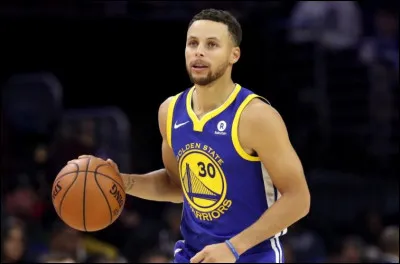 Qui est ce basketteur américain ?