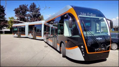 Comment s'appelle cet autobus belge conçu pour les lignes de "bus à haut niveau de service" (BHNS) et disponible en version extra-longue de 24 m ?