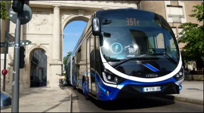 Prenez notre franco-italien de la question 2, mettez-lui un avant galbé et destinez-le aux lignes "BHNS". On obtient un