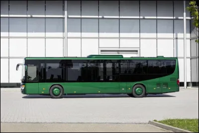 Depuis la disparition du S 415 NF en 2013, l'Allemand Setra ne propose plus de bus classique mais compense avec ce car à plancher bas. Son nom ?