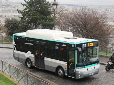 Quel est le nom de ce petit autobus (moins de 10 m) électrique français ?