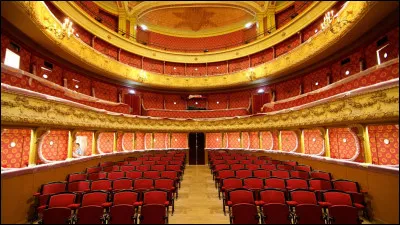 Au théâtre, sur scène, de quel côté se situe le "jardin" ?