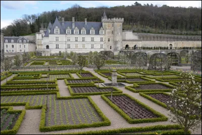 Parmi ces affirmations sur le château de Villandry, laquelle est inexacte ?