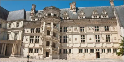 Parmi ces affirmations sur le château de Blois, laquelle est fausse ?