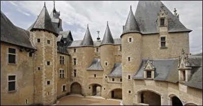 Quelle affirmation concernant le château de Fougère-sur-Bièvre est fausse ?