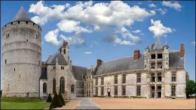 Quelle phrase est inexacte concernant le château de Châteaudun ?