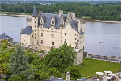Quelle phrase au sujet du château de Montsoreau est à écarter faute de véracité ?