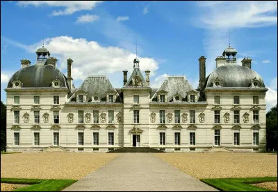 Parmi ces affirmations concernant le château de Cheverny, laquelle est fausse ?
