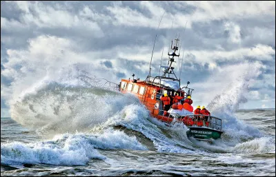 Quel est l'acronyme de l'association du sauvetage en mer en France ?