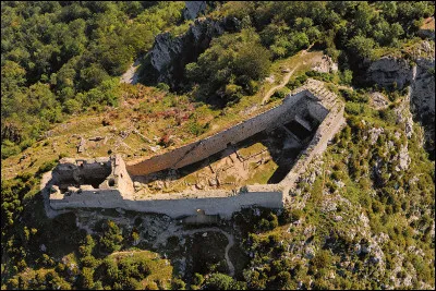 Château de Montségur : quelle affirmation est fausse ?
