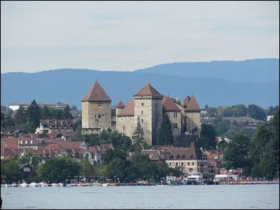 Retrouvez la fausse information concernant le château d'Annecy.