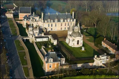 Retrouvez la fake new qui s'est glissée parmi ces infos sur le château d'Anet.