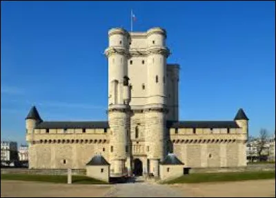 Retrouvez la fausse affirmation concernant le château de Vincennes.