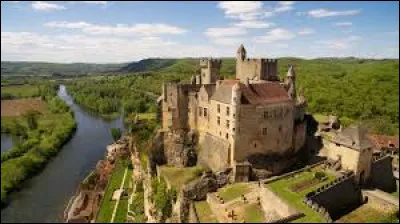 Quelle affirmation concernant le château de Beynac est fausse ?