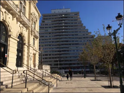 Ville de 85 000 habitants en Île-de-France, dans le département des Hauts-de-Seine :