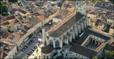 Petite ville du sud-ouest, située sur la Baïse, sous-préfecture du département du Gers :